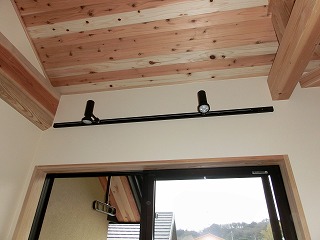 051.jpg